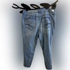 Seven 7 Tummyless High Rise Skinny 20W Jeans Denim Light Distressing Medium Wash